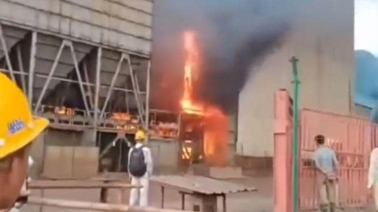 印尼蘇拉威西島(Sulawesi)一家中資鎳加工廠周末發生冶煉爐爆炸事故，死亡人數26日攀升至18人。(翻射X平台)