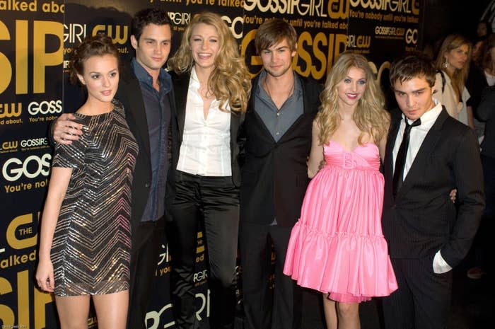 Leighton Meester, Penn Badgley, Blake Lively, Chace Crawford, Taylor Momsen, and Ed Westwick pose together at a Gossip Girl event