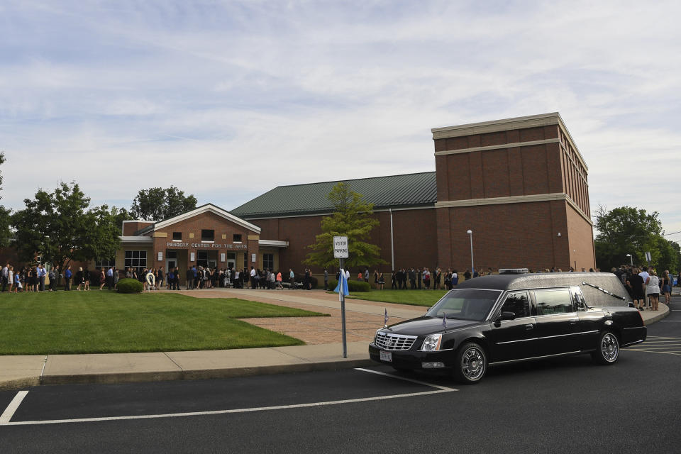 <p>Mourners arrive for the funeral of Otto Warmbier, Thursday, June 22, 2017, in Wyoming, Ohio. (Photo: Bryan Woolston/AP) </p>