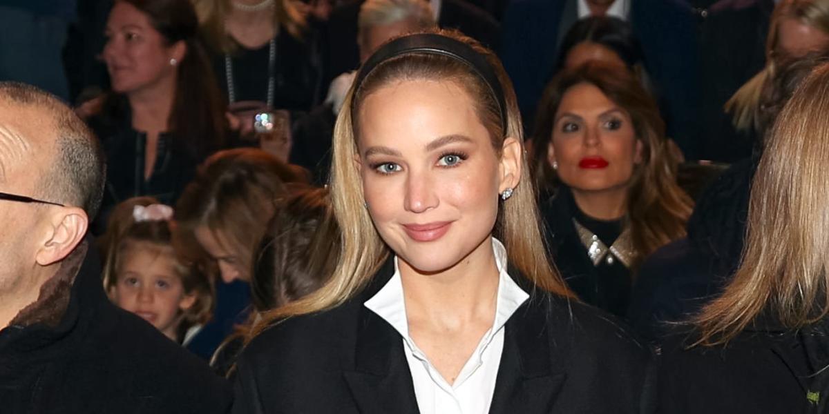 Boob spill: Jennifer Lawrence suffers wardrobe malfunction at