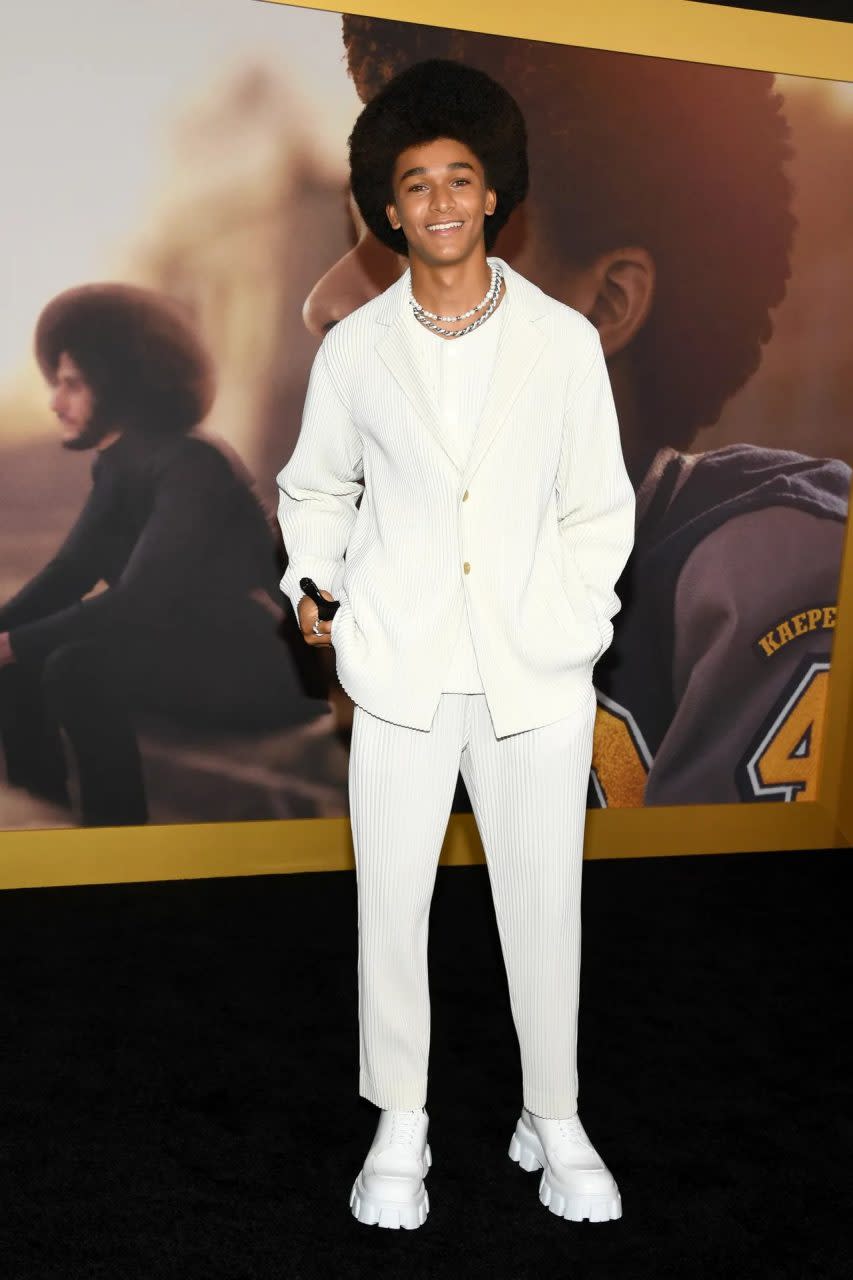 演員 Jaden Michael 身著流行男裝單品： Miyake 褶皺西裝出席 Netflix 的 《Black & White 》首映式。 （2021) Getty Images 