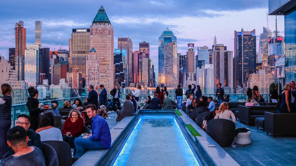 restaurant rooftop bar