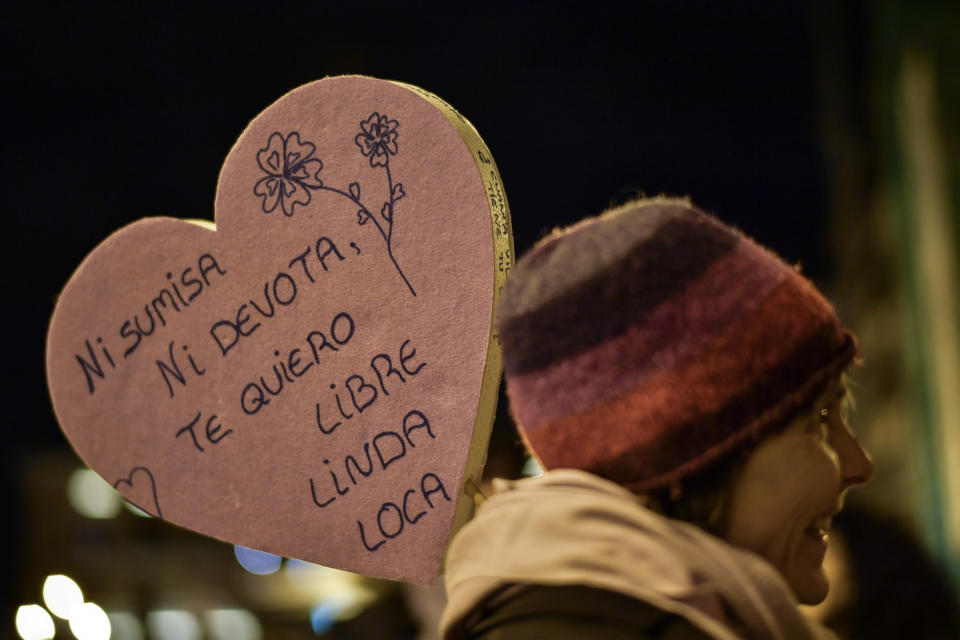 “Ni sumisa ni devota, te quiero libre, linda, loca”