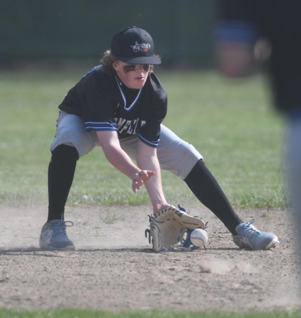 Bloomfield's second basebaman Grady Rogers fields a grounder against host Naples on Thursday.