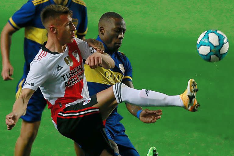 Braian Romero y Luis Advíncula, protagonistas del último superclásico, por la Copa Argentina; este domingo volverán a cruzarse.