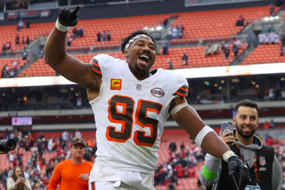 Cleveland Browns defensive end Myles Garrett (95) 