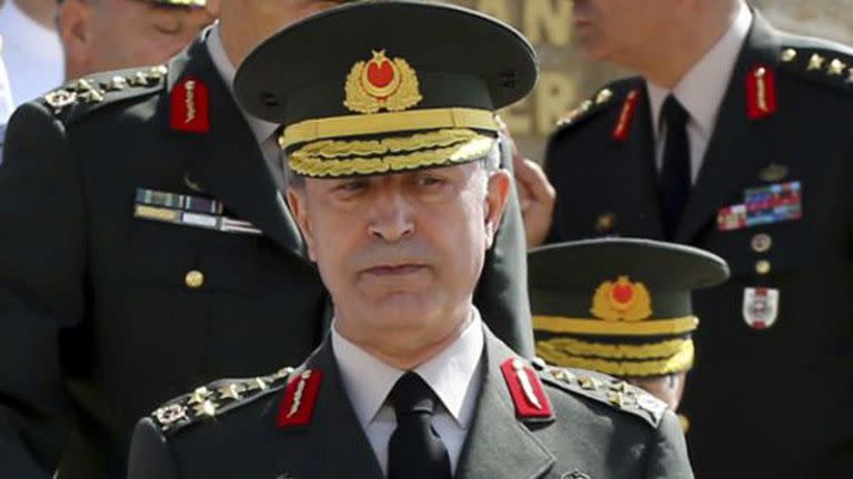 El jefe de las fuerzas armadas turcas, Hulusi Akar