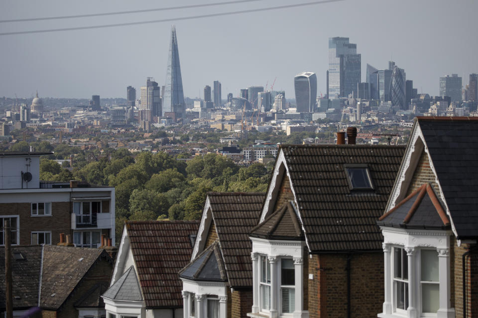 LONDON, ENGLAND - AUGUST 07: Rows of houses on August 05, 2020 in London, England. The UK's housing market has slowly reopened after months of pandemic-related restrictions that largely halted the showing and selling of homes. (Photo by Dan Kitwood/Getty Images)