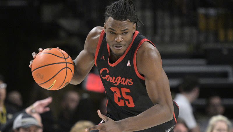 FILE - Houston forward Jarace Walker (25) pushes the ball up the court during the first half of an NCAA college basketball game against Central Florida, Wednesday, Jan. 25, 2023, in Orlando, Fla.