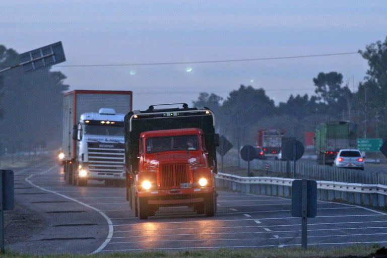 Según un informe de la Universidad Tecnológica Nacional y la cámara de transportistas Fadeeac, el índice del costo de transportar mercaderías por vía terrestre, que era de 100 en diciembre 2011, se ubicó en 2194,2 en 2022