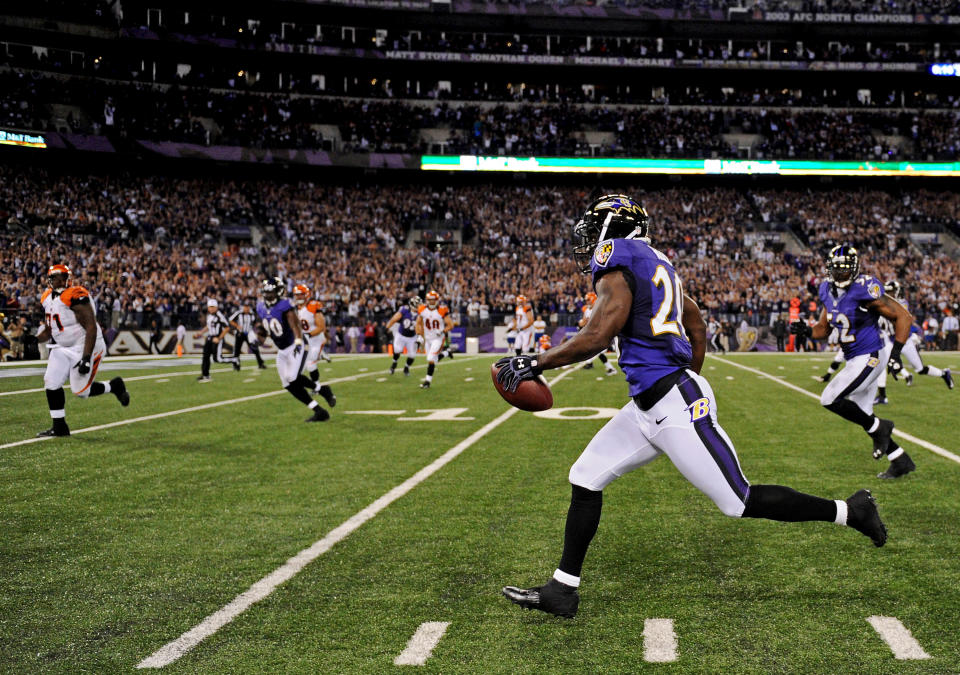 Safety Ed Reed #20 of the Baltimore Ravens returns an interception for a touchdown in the third quarter against the Cincinnati Bengals at M&T Bank Stadium on September 10, 2012 in Baltimore, Maryland. (Photo by Patrick Smith/Getty Images)