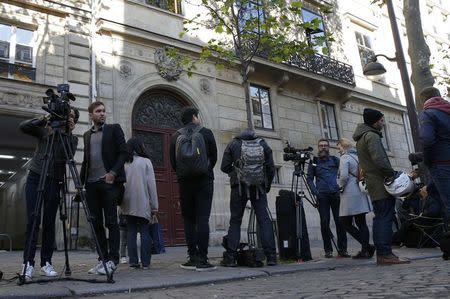 Journalists stand in front of the entrance of a luxury residence on the Rue Tronchet in central Paris, France, October 3, 2016 where masked men robbed U.S. reality TV star Kim Kardashian West at gunpoint early on Monday, stealing jewellery worth millions of dollars, police and her publicist said. REUTERS/Gonzalo Fuentes