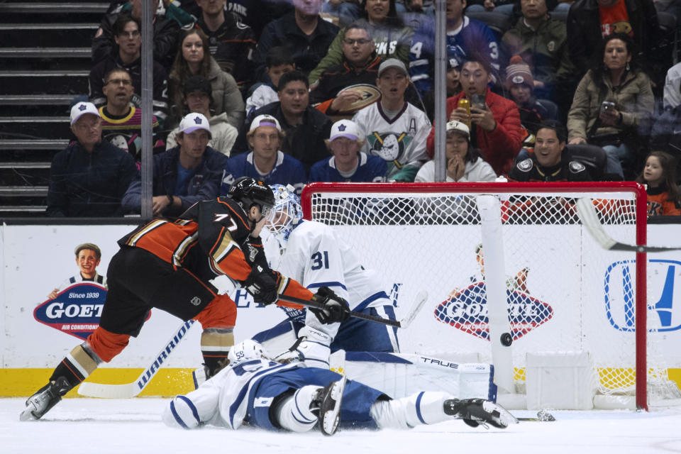 Anaheim Ducks right wing Frank Vatrano (77) scores a goal past Toronto Maple Leafs goaltender Martin Jones (31) during the second period of an NHL hockey game Wednesday, Jan. 3, 2024, in Anaheim, Calif. (AP Photo/Kyusung Gong)