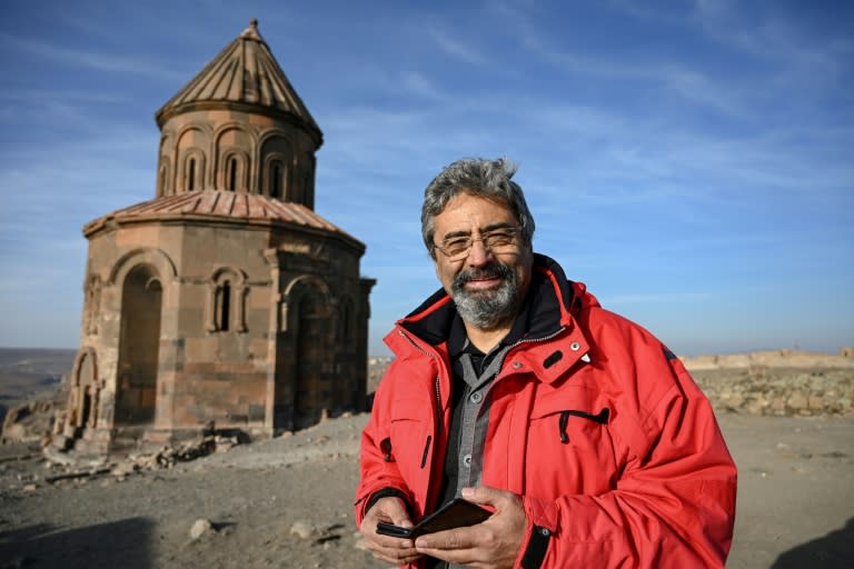 Vedat Akçayoz, historien local et spécialiste des minorités, le 7 janvier 2022 à Kars, en Turquie, près de la frontière avec l'Arménie (AFP/Ozan KOSE)