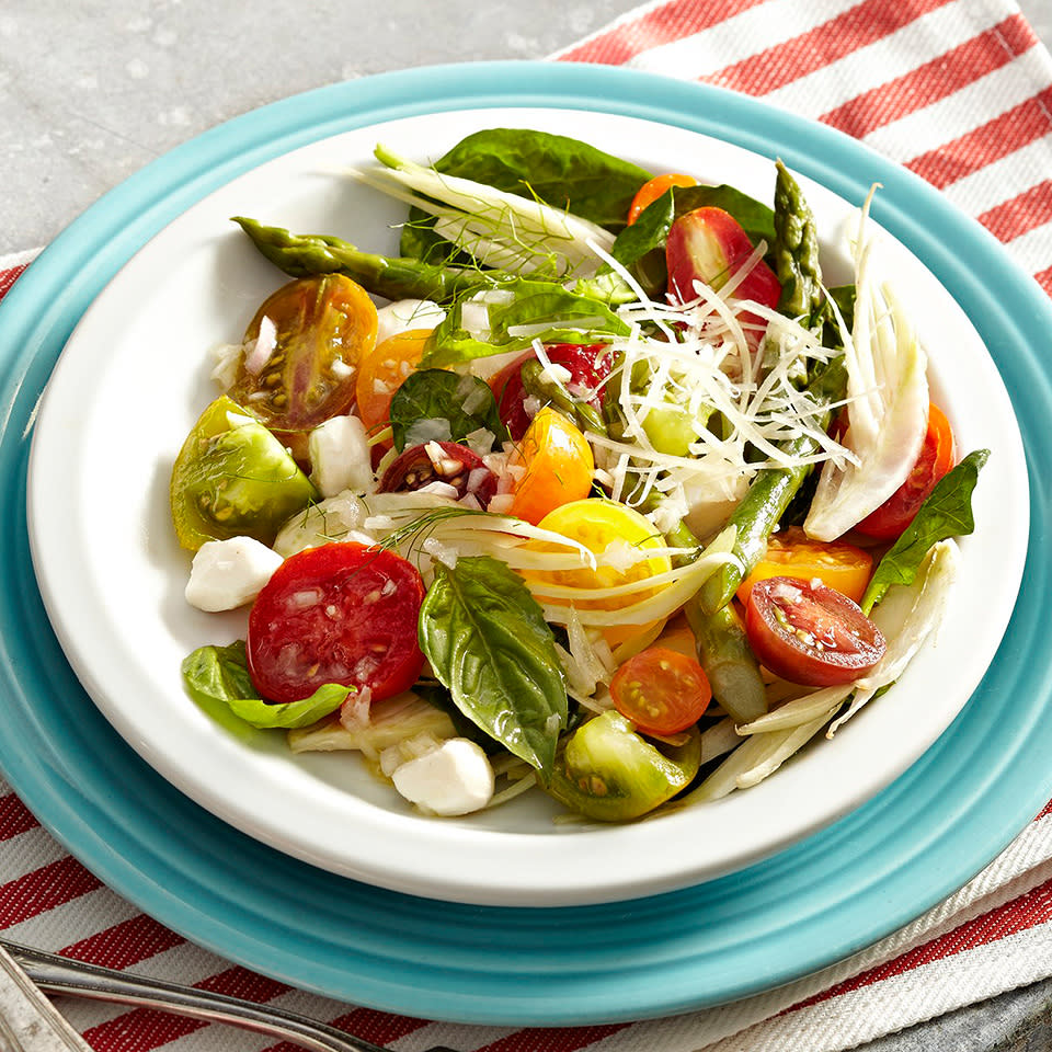 <p>Fennel brings an anise flavor to this tomato basil Caprese salad.</p>