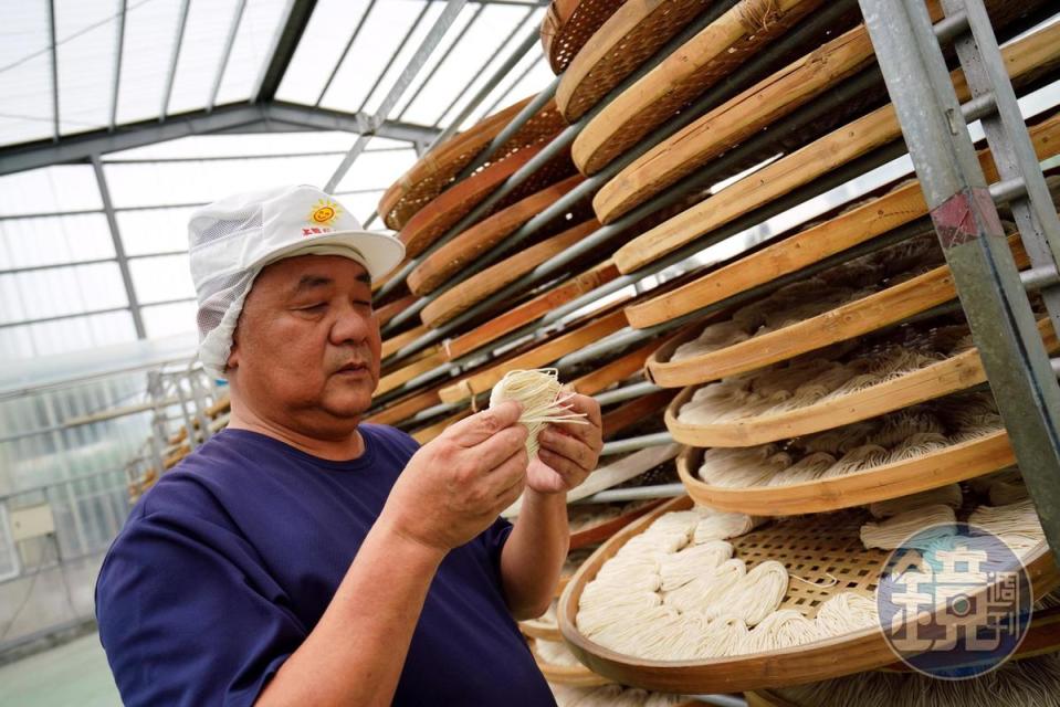 創立上智關廟麵的老闆吳金智是道地台南人，最推薦在地牛肉湯。