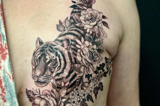 Artist Gives Free Tattoos To Beautifully Conceal Mastectomy Scars