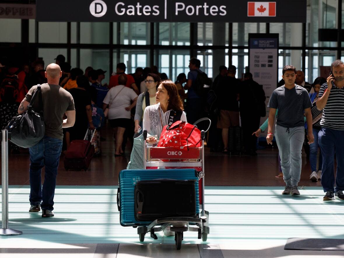 Officials are encouraging passengers travelling through Toronto Pearson Airport for March break to make use of online tools and to make themselves aware of baggage rules ahead of time. (Alex Lupul/CBC - image credit)