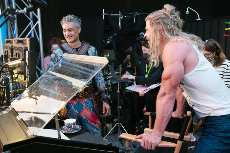 Director Taika Waititi, Chris Hemsworth on set