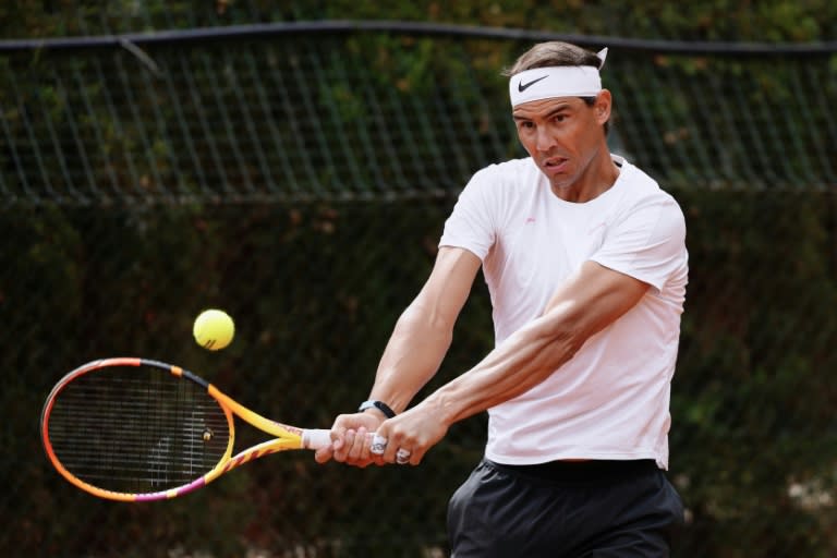 Rafael Nadal à l'entraînement le 15 avril 2024, à la veille de son entrée en lice dans le tournoi de Barcelone. (PAU BARRENA)