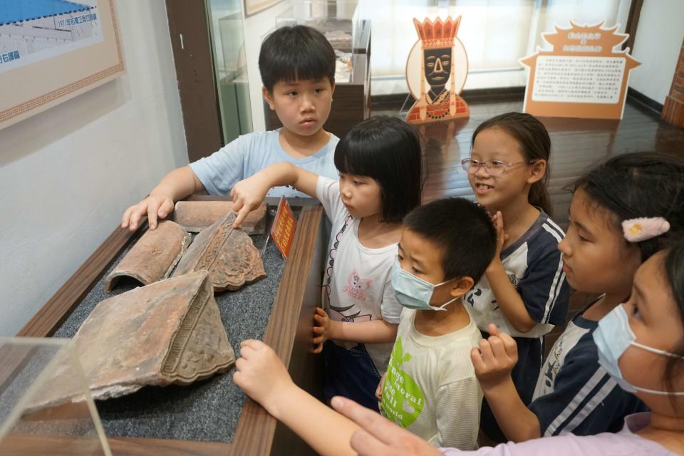 學生認識祖師廟珍貴的史料文物