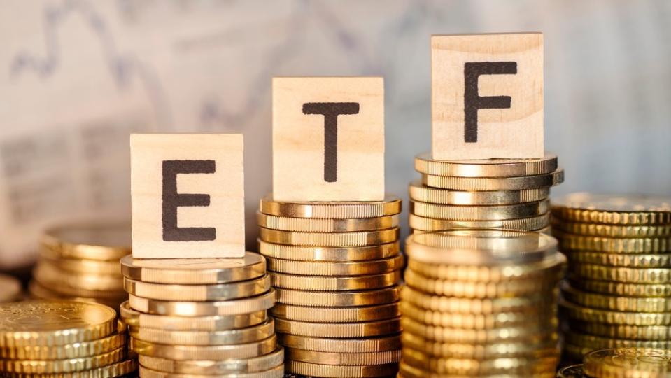 28-Year-Old Redditor Who Became A Millionaire In 10 Years Shares 5 ETFs That Helped Him Get There