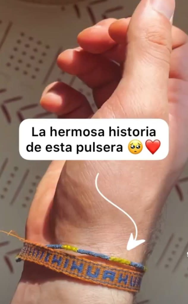 Mel le regaló a Alex una pulsera de su natal Chihuahua. (Crédito: Instagram melpaquot)