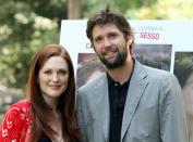 Dass der Altersunterschied wunderbar funktionieren kann, beweisen Julianne Moore (59) und Bart Freundlich (50). Seit 2003 sind die Schauspielerin und der Regisseur glücklich verheiratet. (Bild: Elisabetta Villa/Getty Images)