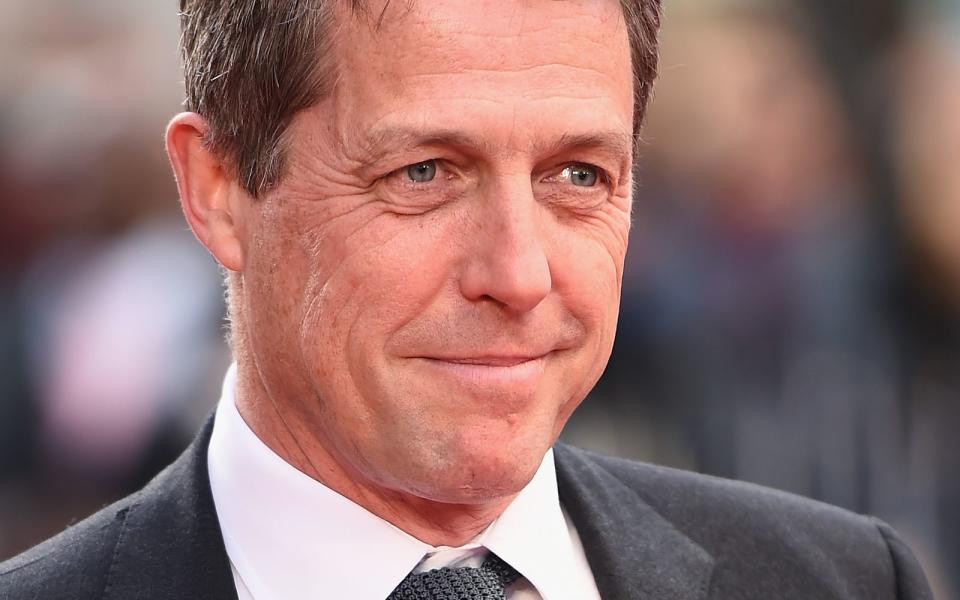 Ich, ein Star? Ich bitte Sie ... Kaum ein Schauspieler ist so bescheiden wie Hugh Grant. Starallüren sind ihm fremd, sein Privatleben behält er für sich, und dass er ein erfolgreicher Schauspieler ist, bezeichnete er mehr als einmal als "Fehler", der einfach so passiert sei. (Bild: Getty Images/Ian Gavan)