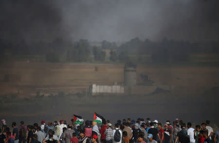 Palestinian demonstrators gather during a protest demanding the right to return to their homeland, at the Israel-Gaza border in the southern Gaza Strip May 25, 2018. REUTERS/Ibraheem Abu Mustafa