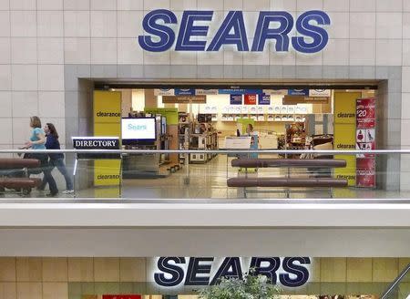 Women walk past the Sears department store at Fair Oaks Mall in Fairfax, Virginia, January 7, 2010. REUTERS/Larry Downing