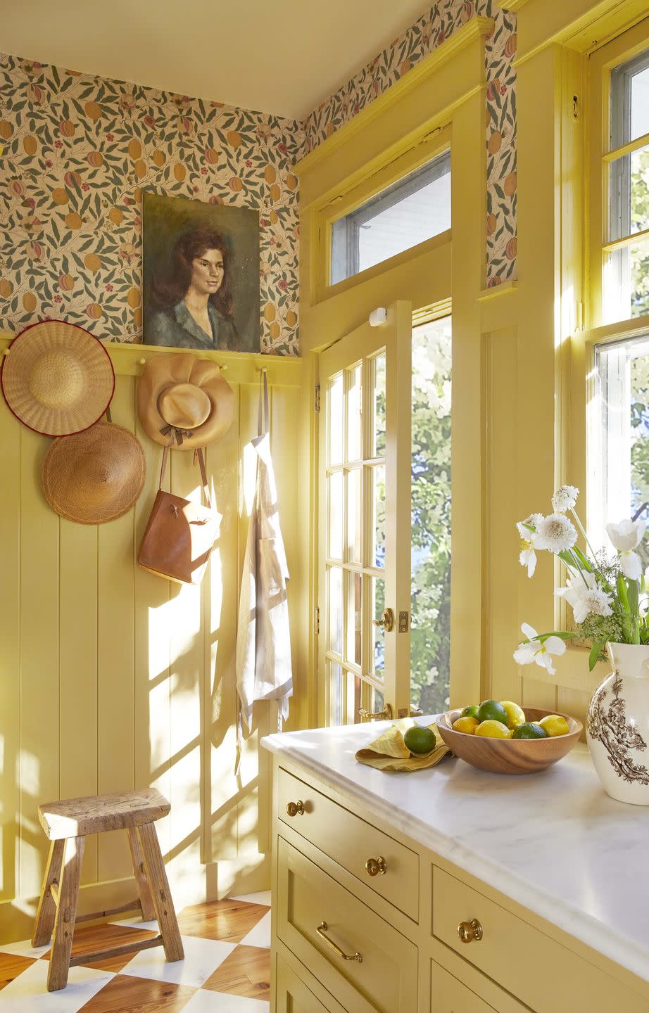 british farmhouse kitchen mudroom