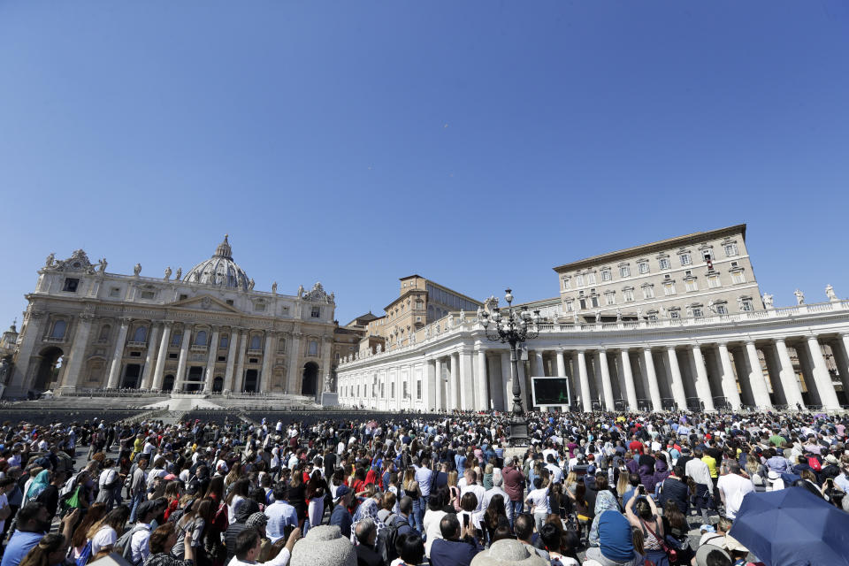 Faithful gather in St. Peter's Square during Pope Francis' Angelus noon prayer at the Vatican, Sunday, March 24, 2019. (AP Photo/Andrew Medichini)