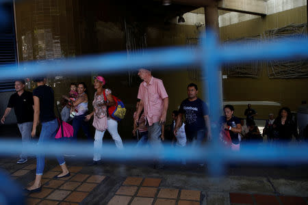 People evacuate a closed metro station during a blackout in Caracas, Venezuela March 25, 2019. REUTERS/Carlos Garcia Rawlins