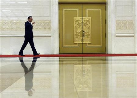 China's Premier Li Keqiang waves as he arrives for a news conference, after the closing ceremony of the Chinese National People's Congress (NPC) at the Great Hall of the People, in Beijing, March 13, 2014. REUTERS/Kim Kyung-Hoon