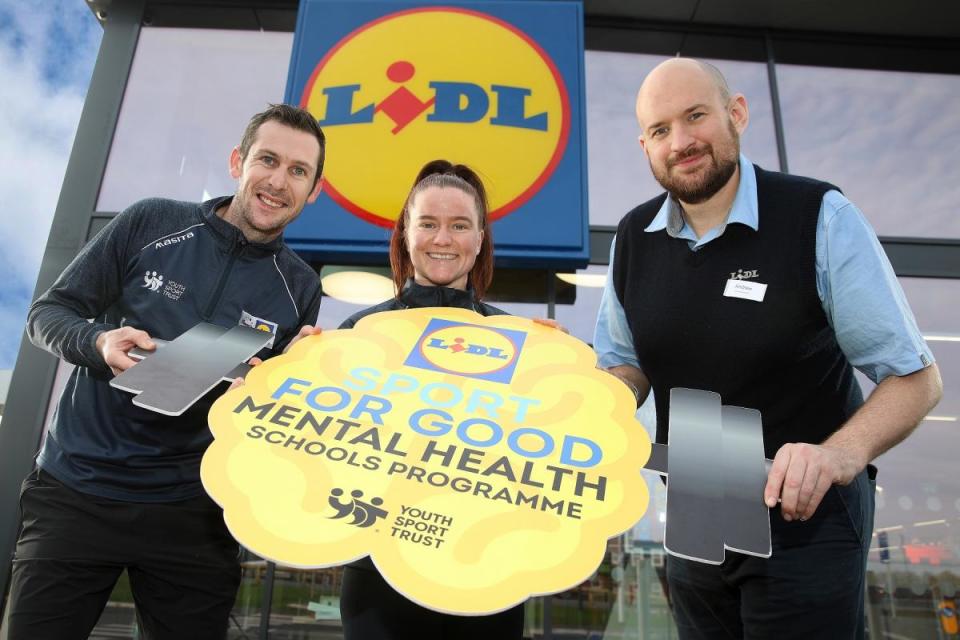 Vanaf daar Humaan Skim Lidl Sport for Good Schools Programme delivers to Enniskillen school