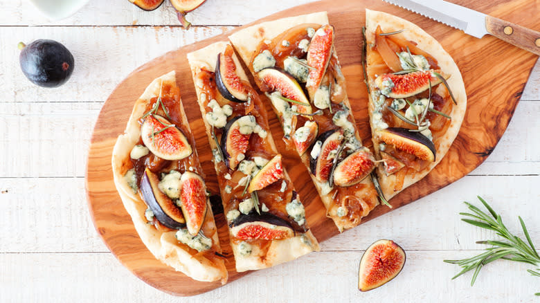 Fig blue cheese flatbread