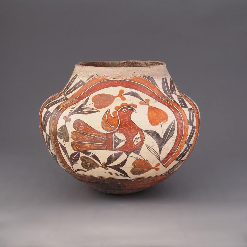 A storage jar from the Acoma Pueblo that will go on display at Shelburne Museum in June.