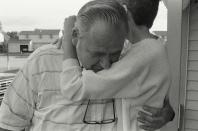 Bill and Kay Kirby, 1992. (© Therese Frare) <br> <br> <a href="http://life.time.com/history/behind-the-picture-the-photo-that-changed-the-face-of-aids/#1" rel="nofollow noopener" target="_blank" data-ylk="slk:Click here to see the full collection at LIFE.com;elm:context_link;itc:0;sec:content-canvas" class="link ">Click here to see the full collection at LIFE.com</a>