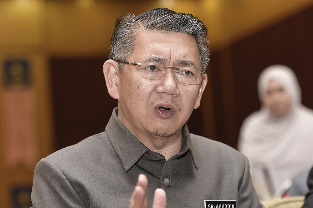 Agriculture and Agro-based Industry Minister Datuk Salahuddin Ayub attends the ministry’s monthly assembly in Putrajaya May 23, 2019. — Picture by Miera Zulyana