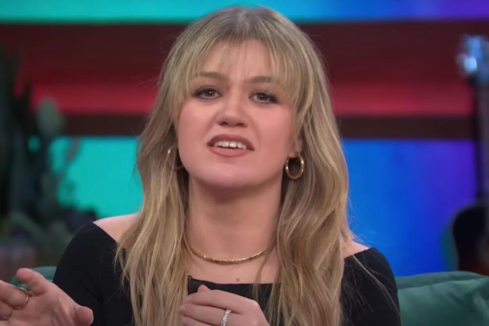 <p>The Kelly Clarkson Show/NBC</p> Kelly Clarkson shows off new bangs