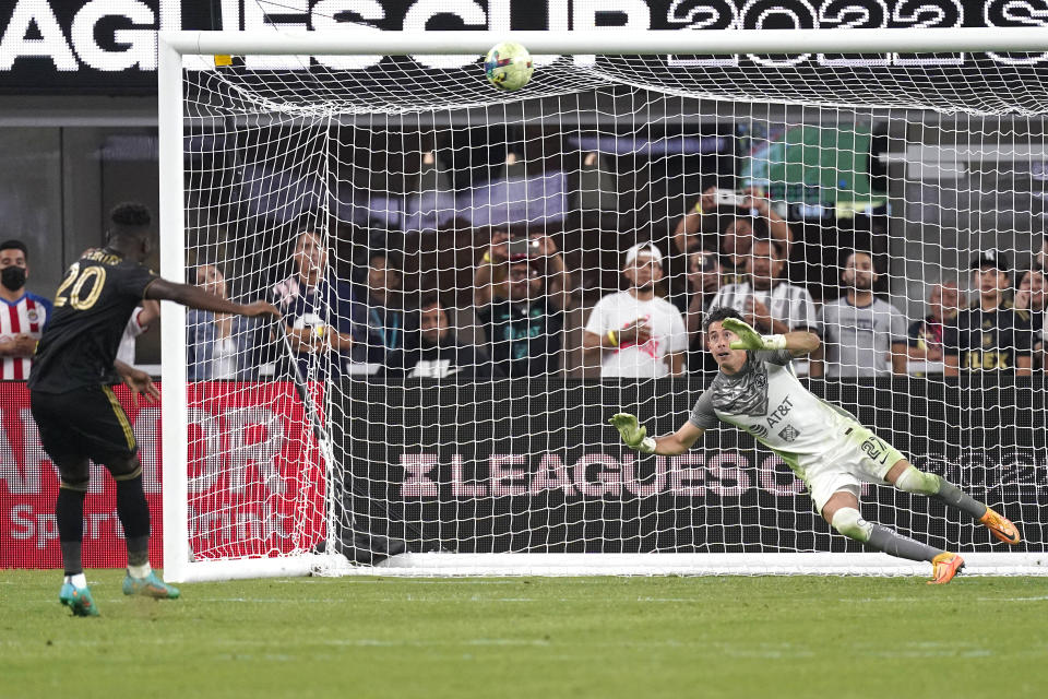 Los Angeles FC midfielder Jose Cifuentes, left, kicks over the goal as Club America goalkeeper Oscar Jimenez dives as Club America wins the shootout during a Leagues Cup soccer match Wednesday, Aug. 3, 2022, in Inglewood, Calif. Club America won 1-0. (AP Photo/Mark J. Terrill)