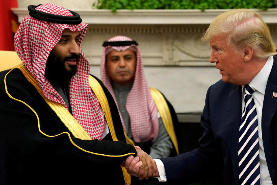 Die Nähe zwischen Trump und dem saudischen Kronprinzen Salman wird auch in Trumps eigenem Lager zunehmend kritisch gesehen (Bild: Reuters)