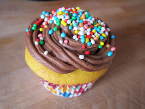 Cupcakes with healthier ingredients: carrots, wheat germ and white beans.