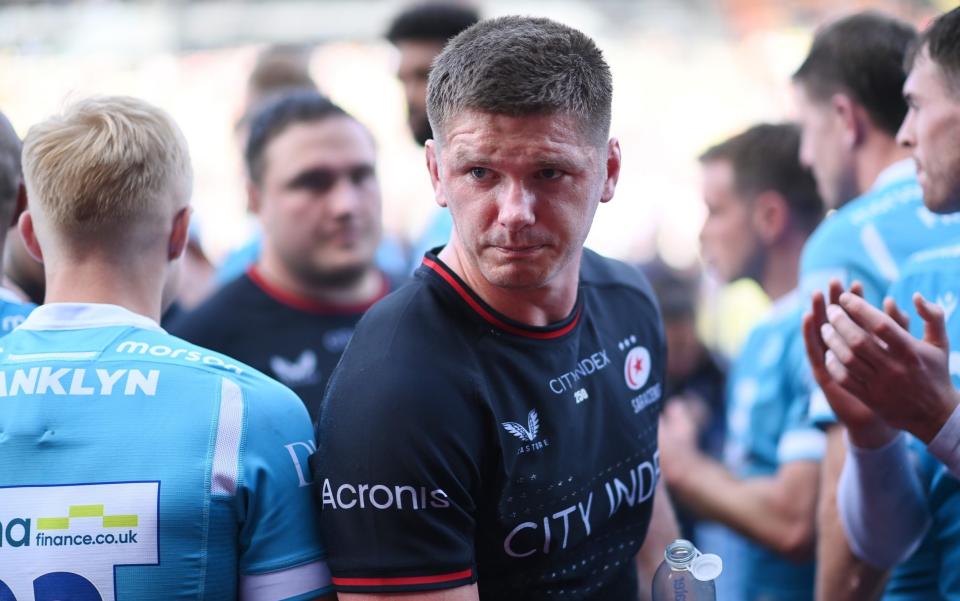 Owen Farrell walking off the pitch after Saracens' defeat to Sale