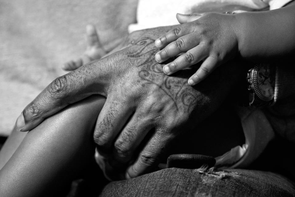 <p>Guy Miller and daughter Lanae at home during some rare downtime, Bronx, N.Y., 2012. (Photograph © Zun Lee) </p>