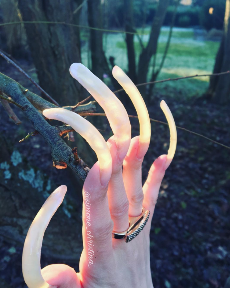 <i>Her nails are now six inches long [Photo: Instagram/simone_christina_]</i>