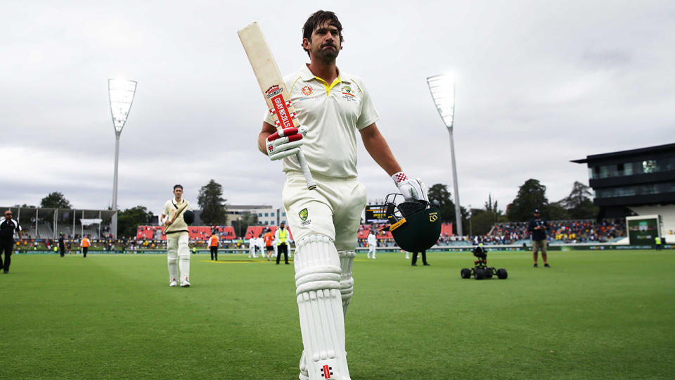 Joe Burns acknowledges the crowd as he walks off. (Photo by Matt King – CA/Cricket Australia/Getty Images)