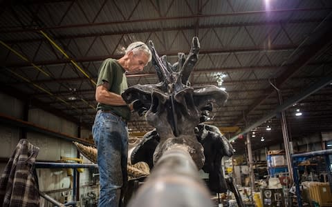 Experts restoring Dippy in Canada 