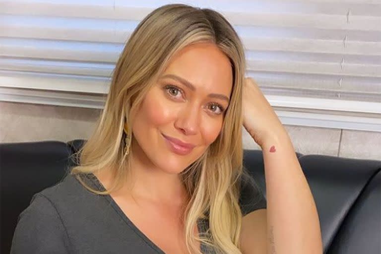 Hilary Duff posó sin ropa para una revista y reveló cómo se siente con su cuerpo tras dar a luz a sus tres hijos